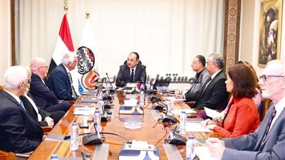 وزير قطاع الأعمال العام يبحث مع وفد من الشركات الألمانية والغرفة الألمانية فرص التعاون في إنتاج وتصدير الهيدروجين الأخضر