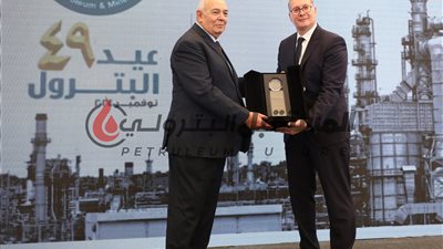 شخصيات…كاميرا كورش وتساقط أوراق الشجر