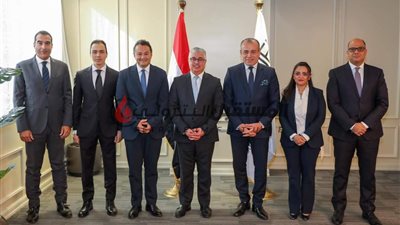 اقتصادية قناة السويس توقع بروتوكول مع التمثيل التجاري المصري لتعميق سبل التعاون