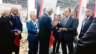 وزير قطاع الأعمال العام يتفقد جناح الشركات التابعة في المعرض الدولي الثالث للصناعة