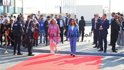 انطلاق فعاليات المنتدى الحضري العالمي في القاهرة برفع علمَي مصر والأمم المتحدة