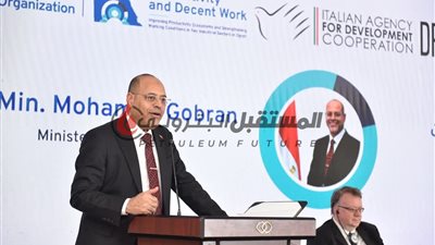 وزير العمل يُشارك في إطلاق 