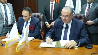 مصر توقع اتفاقية لاستئجار وحدة تغييز عائمة لاستقبال شحنات الغاز المستوردة