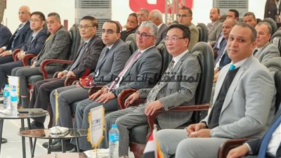 رئيس اقتصادية قناة السويس يشهد تدشين حجر أساس مشروع 