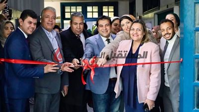 علام يشارك فى افتتاح معرض الصور بكلية الإعلام بجامعة ٦ أكتوبر