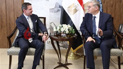 وزير البترول يعقد جلسة مباحثات مع رئيس هاليبرتون للقسم الشرقى 