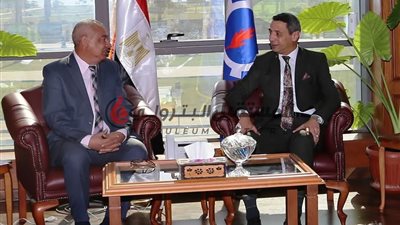 محافظ السويس يستقبل رئيس المنطقة الجغرافية البترولية 