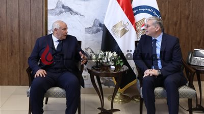 بدوي يستعرض مع الزملوط ثروات الوادي الجديد التعدينية