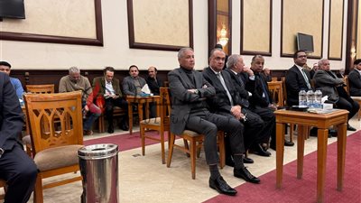 بالصور: قيادات البترول في عزاء شامل حمدي