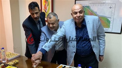 الواحة للبترول تكرم عبد الحميد رضوان لبلوغة قمة العطاء الوظيفى 