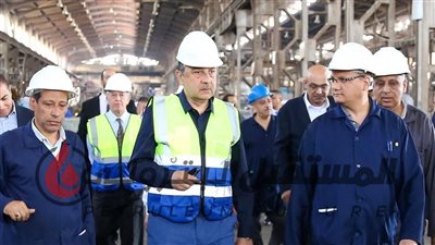 وزير قطاع الأعمال العام يتفقد مصانع 