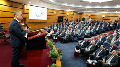 وزير البترول يستمع لأفكار القيادات لتنفيذ المحاور ال6