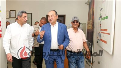 وزير قطاع الأعمال العام يلتقي محافظ السويس خلال زيارته للشركة المصرية لبلوكات الأنود بالسخنة