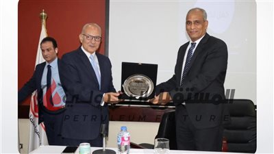 إيكم تكرم اللواء محمد إحسان لبلوغه قمة العطاء الوظيفي