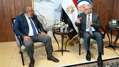 وزير البترول يبحث تسريع إجراءات اطلاق استثمارات مصرية جديدة لتعظيم القيمة المضافة من الفوسفات