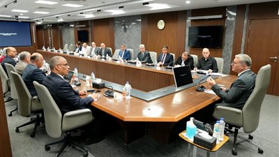 بحضور قيادات البتروكيماويات: بدوي يتابع موقف مشروع البحر الأحمر