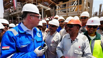 بالصور : وزير البترول يتفقد مشروعات زيادة الإنتاج بمعامل تكرير البترول بالسويس لخفض الفاتورة الاستيرادية