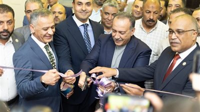 محافظ أسيوط وموافي وناجي وعباس يفتتحون معرض مستلزمات المدارس