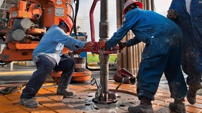 شركات النفط الأمريكية تسرح آلاف العمال بسبب تراجع الإنفاق