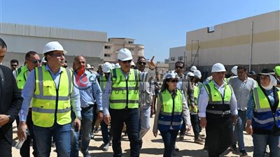 وزير قطاع الأعمال العام يتفقد المصانع الجديدة بشركة مصر للغزل والنسيج بكفر الدوار