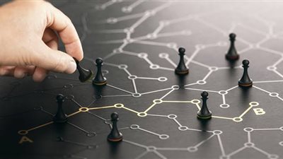 تحويل 3 من قيادات البترول إلى خبراء بدون عمل