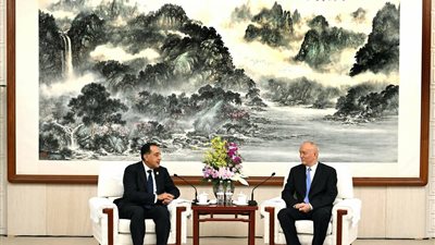 ‎مدبولي يدعو الشركات الصينية للاستثمار في صناعة السيارات الكهربائية في مصر