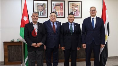 بالصور: بدوي والخرابشة يكرمان فؤاد رشاد وياسر صلاح يتسلم رئاسة فجر الأردنية