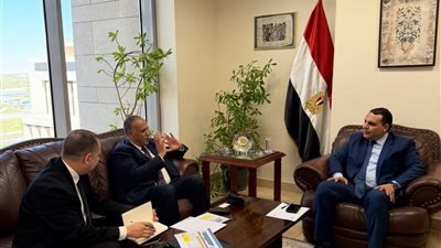 رئيس الهيئة يلتقي رئيس التمثيل التجاري لبحث سبل التعاون المشترك في مجال التسويق الخارجي وجذب الاستثمارات الاجنبية.