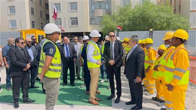 وزير العمل يزور موقع شركة المقاولون العرب بقطر