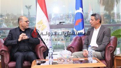 وزير العمل يهنئ محافظ السويس بالعيد القومي للمحافظة