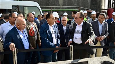 مدبولى و الشيمي يتفقدان مراحل إنتاج الشركة المصرية لبلوكات الأنود الكربونية بالسخنة