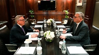 وزير البترول يدعو شيفرون للتوسع في الاستثمارات بالبحر الأحمر