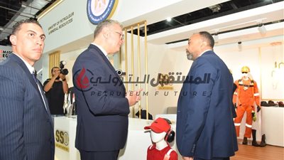 وزير البترول يتفقد جناح شركة SSO بمعرض النقل الذكي واللوجستيات والصناعة