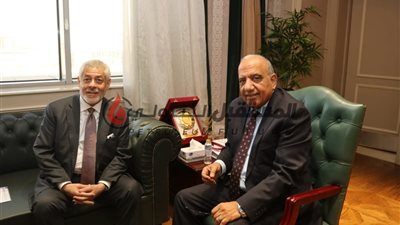 وزير الكهرباء والطاقة المتجددة يبحث مع شركة 