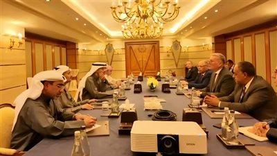 وزير البترول يبحث مع قيادات 