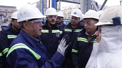 بالصور: صلاح عبدالكريم يجري جولة ميدانية لرفع الكفاءة التكريرية لمصفاتى الأسكندرية للبترول وميدور