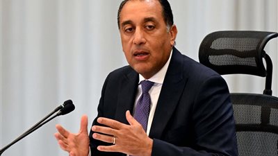 رئيس الوزراء يشهد بدء التشغيل التجاري لمحطة البحر الأحمر لتداول الحاويات رقم  1 (RSCT) بميناء السخنة