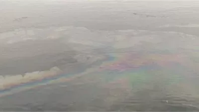 ظهور بقعة سولار في نهر النيل بإسنا