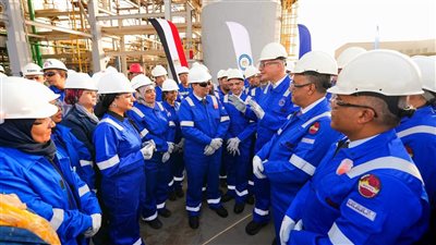 وزير البترول  يتفقد الوحدات الإنتاجية لشركة القاهرة لتكرير البترول ويجري حوارًا مع العاملين