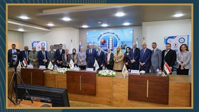 من خلال شركتى بترومنت والأسكندرية للبترول .. قطاع البترول يدعم تأهيل 25 منزل بقرية طيبة 1 ويقيم مشروعات صغيرة للأسر بالتعاون مع الأورمان