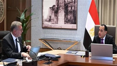 رئيس الوزراء يستعرض مستجدات عددٍ من مشروعات وملفات عمل وزارة البترول