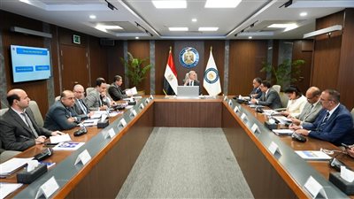 ميناء الحمراء البترولي يبدأ نشاط تخزين وتداول البترول الخام لحساب الغير