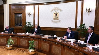 الحكومة: أعددنا خطة بالتنسيق مع البنك المركزي لتوفير النقد الأجنبي اللازم لتأمين المنتجات البترولية