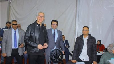بالصور: وزير البترول يشارك في انتخابات المهندسين
