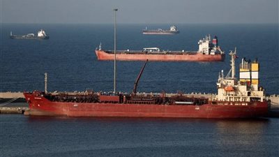 أمريكا تسمح لناقلات النفط الإيرانية بالمرور عبر مضيق هرمز