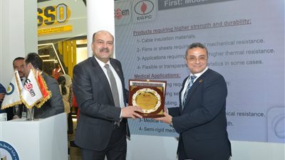 في إطار إهتمام الوزير بتوطين الصناعة: رئيس إيكم يكرم شركة إيلاب