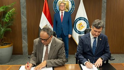 وزير البترول يشهد توقيع مذكرة نوايا مع “إيني” لتجديد الالتزام بمنطقة شمال بورسعيد