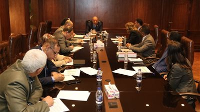 وزير الكهرباء  يبحث مع شركة 