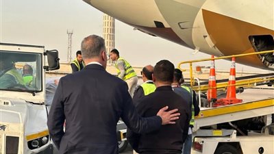 صور: وزير البترول يستقبل جثمان شهيد «بتروجيت» بمطار القاهرة 