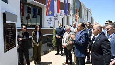 رئيس الوزراء يفتتح مصنع 